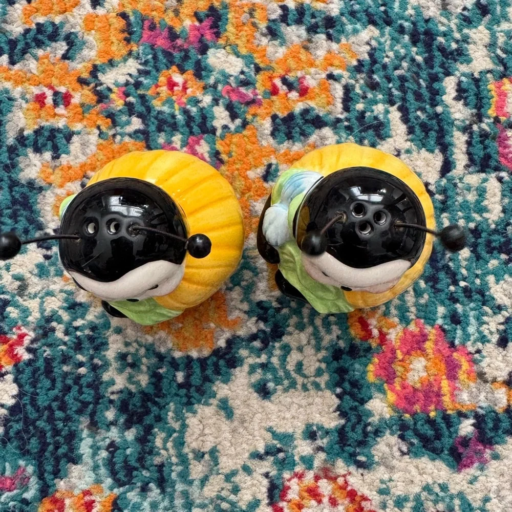 Burton‎ and Burton ladybug salt and pepper shakers